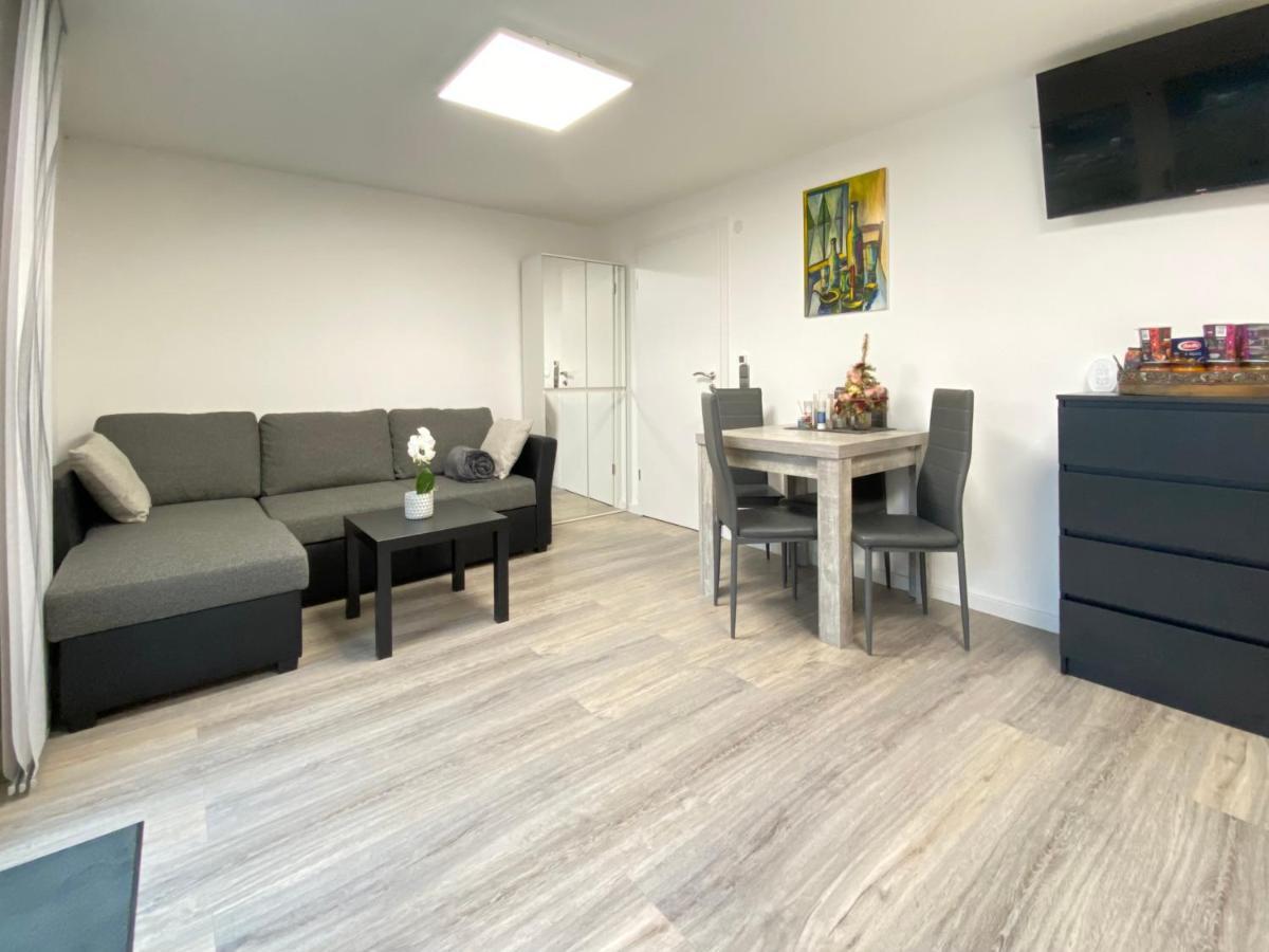 Gärtringen 1,5 Zimmer Apartment In S-Bahn Naehe, 35 Qm, Max 4 Pers, Zentral, Private Terasse, Internet 250 Mbit מראה חיצוני תמונה